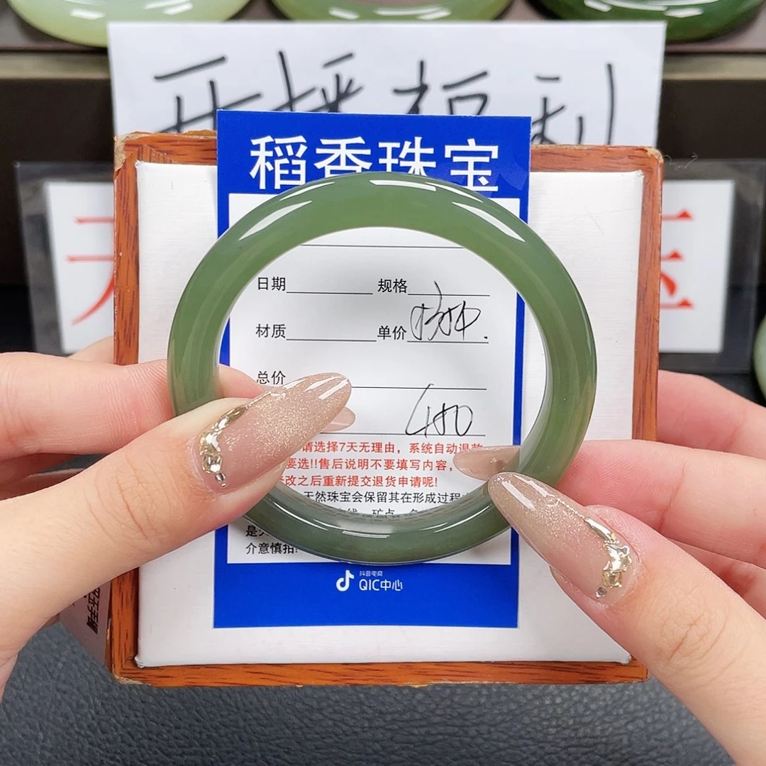 和田玉手镯未镶嵌