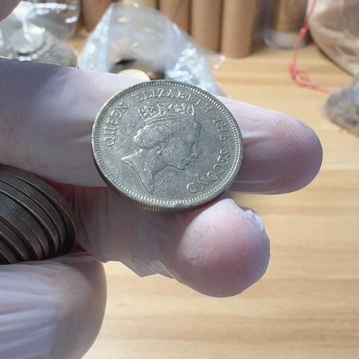 其他普通金属女王1圆，高冠，流通品