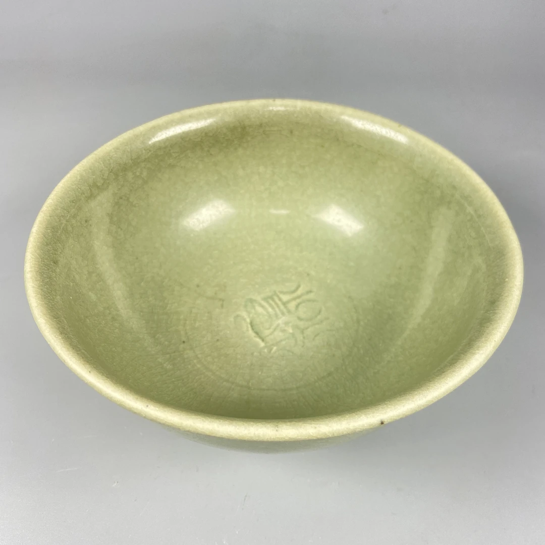 022041435 明早期 龙泉窑碗 xg 云南省文物总店