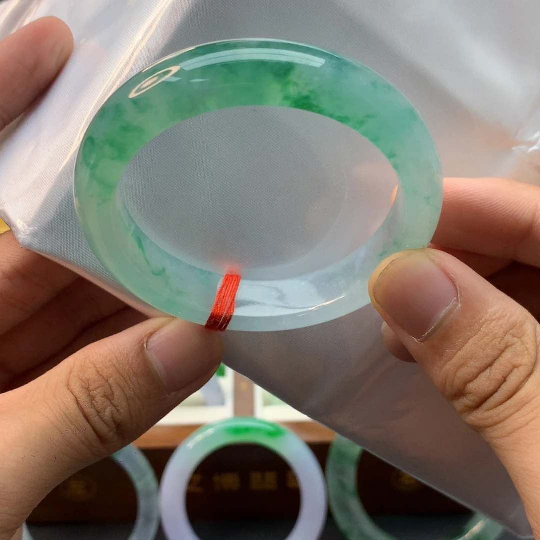 翡翠手镯未镶嵌正