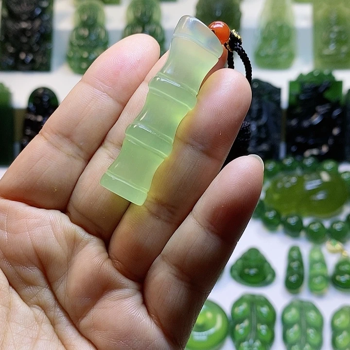蛇纹石玉颈饰未镶嵌