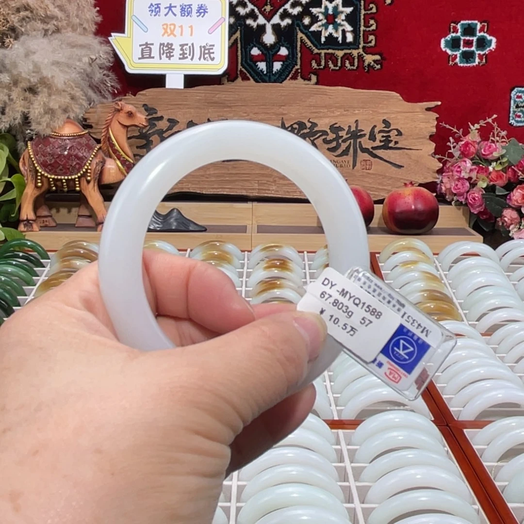 未镶嵌手镯和田玉天然优雅高贵羊脂级且末老料