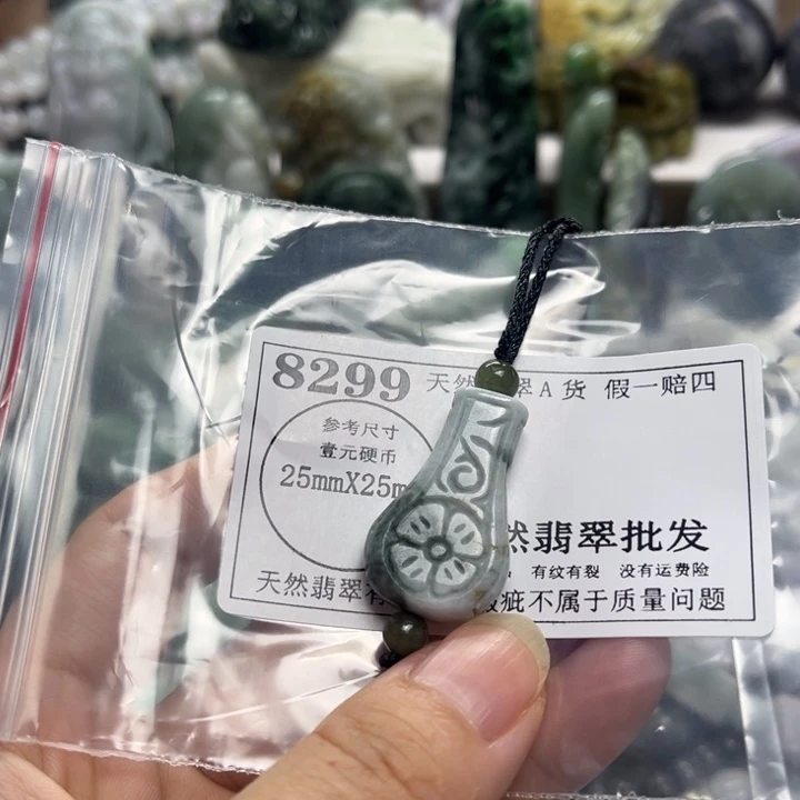 翡翠未镶嵌颈饰8299