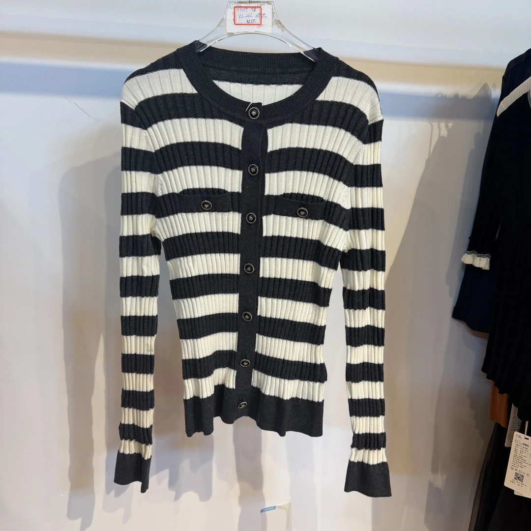 *【大喜】新款气质圆领条纹针织衫【D24M0241】