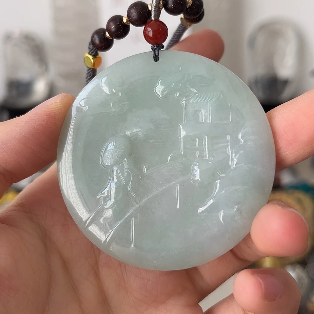 翡翠未镶嵌颈饰矿坑