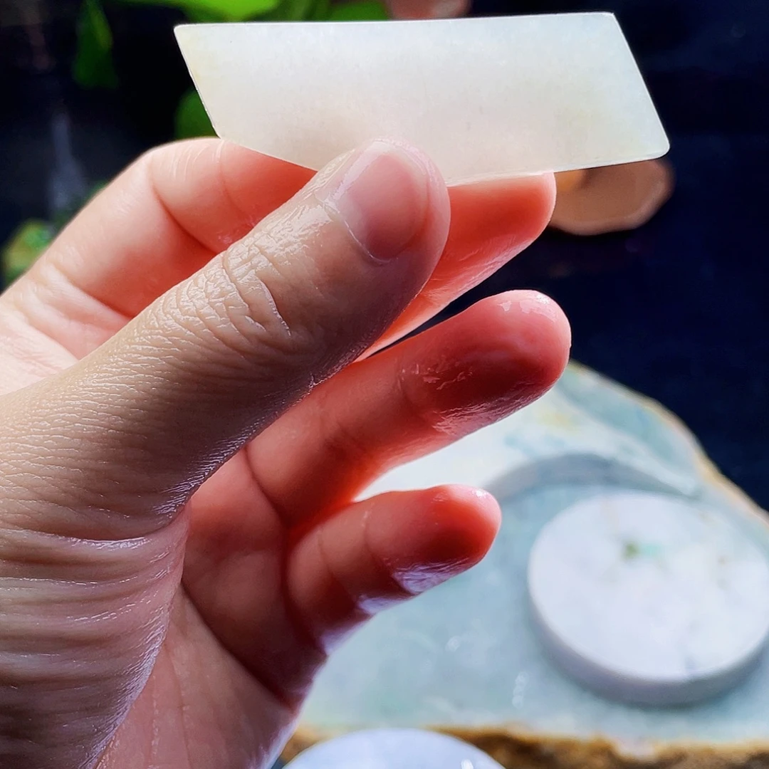 翡翠未镶嵌颈饰毛料43