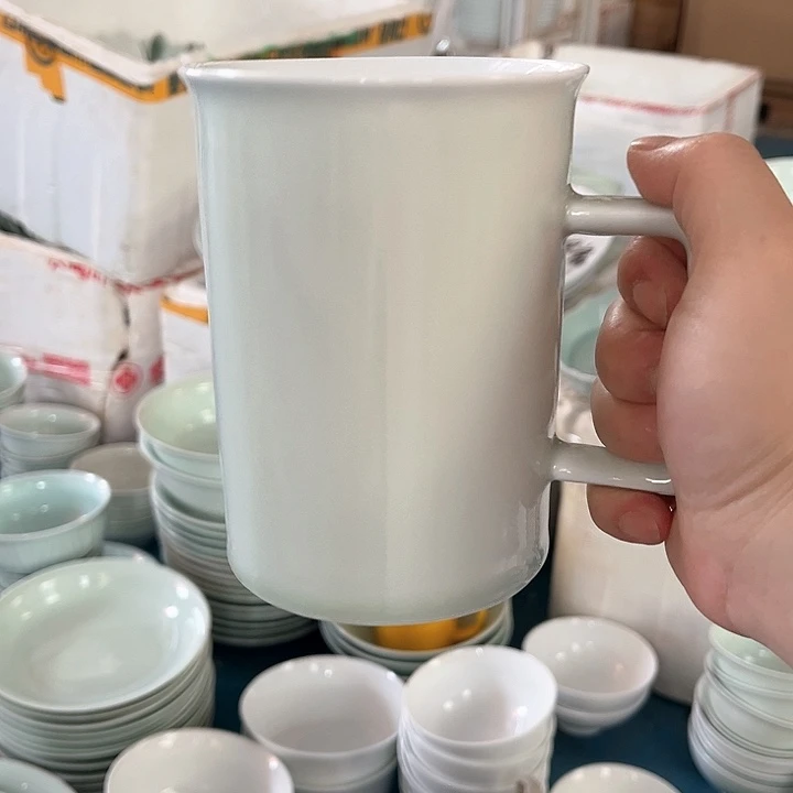 陶瓷青瓷马克杯两个，微瑕包邮