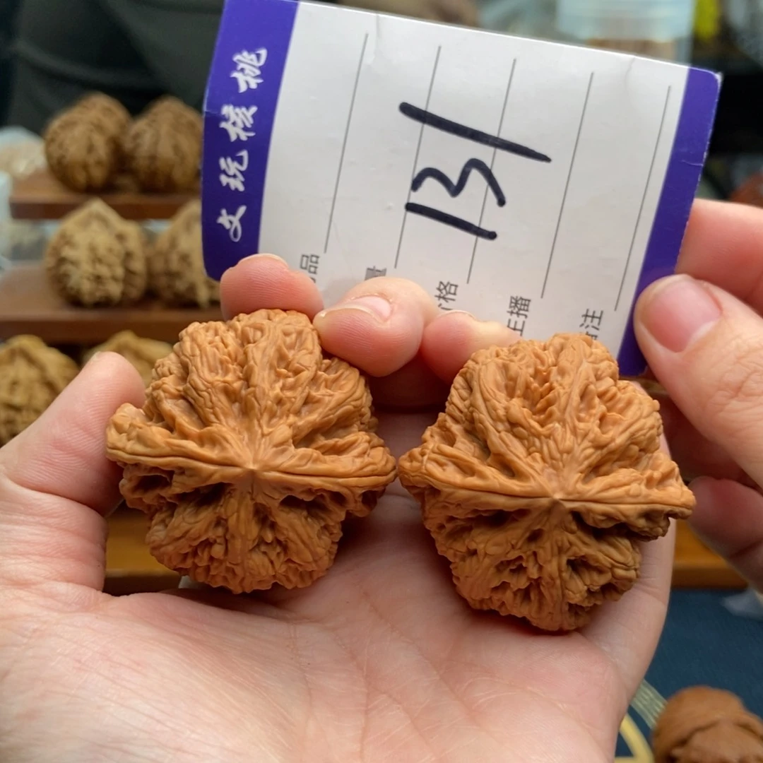 文玩核桃吊坠43粗筋