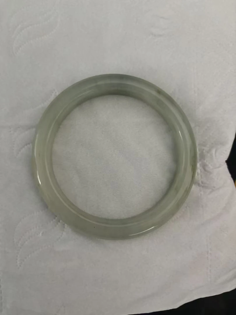 圆形圈口59-60mm白绿色甜美风珠宝玉镯子