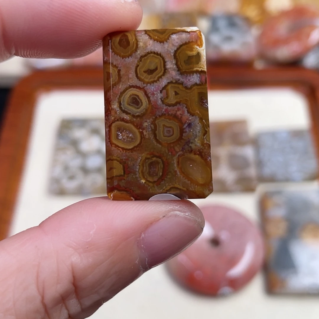 【闪购商品】硅化玉吊坠(赠链)未镶嵌无*