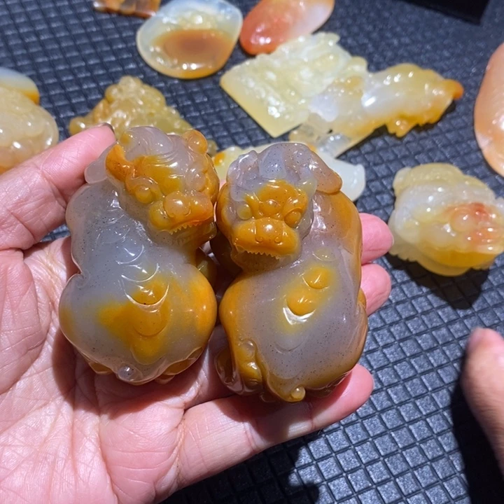 石英质玉（黄龙玉）未镶嵌颈饰