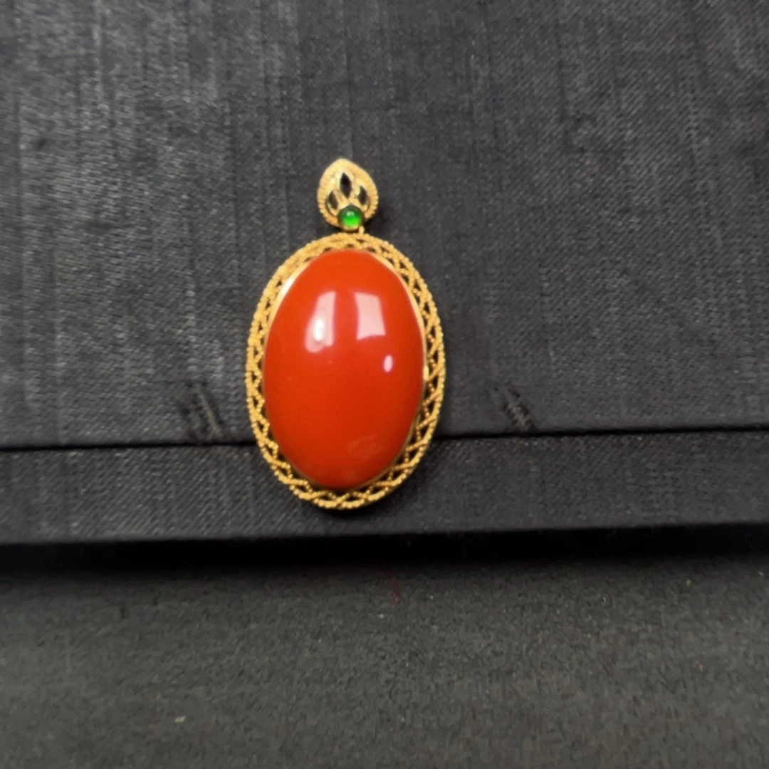 南红玛瑙胸坠18K金镶嵌