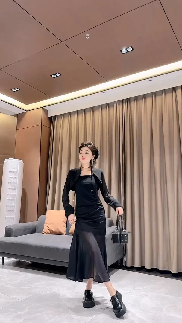 洋气披肩吊带裙套装黑色修身显瘦时尚