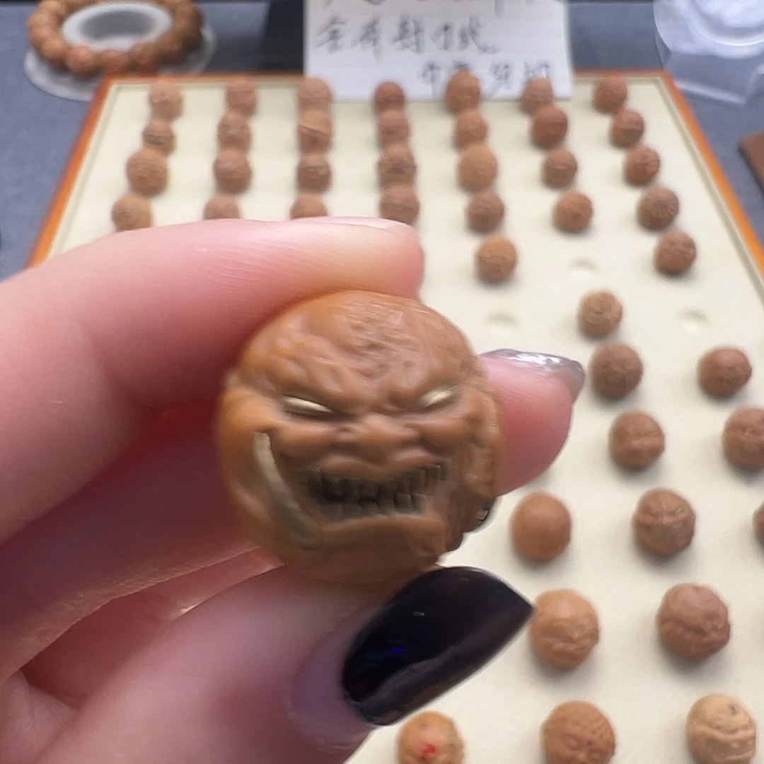 左***飞猴头核桃吊坠单科