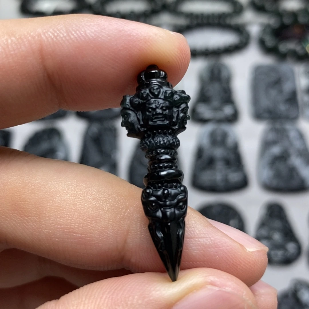 翡翠未镶嵌颈饰金刚杵