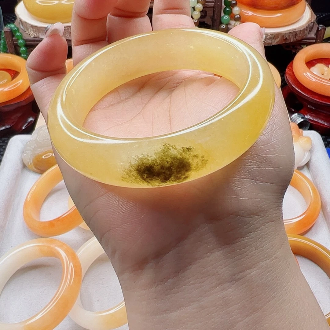 石英质玉（黄龙玉）未镶嵌手镯红