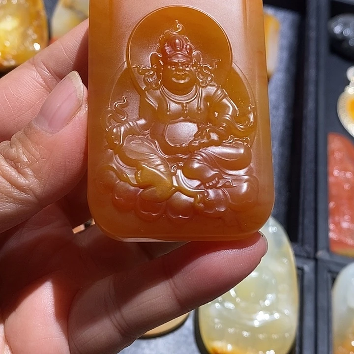 石英质玉（黄龙玉）未镶嵌颈饰