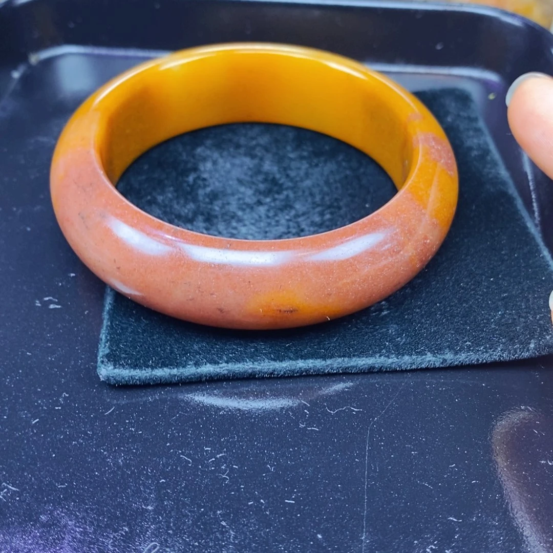未镶嵌石英质玉（黄龙玉）颈饰