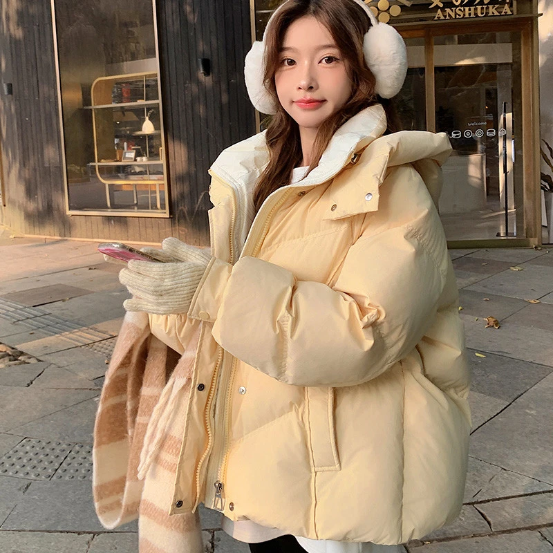 波­司­登联名SMVP鸭鸭羽绒服女短款2025冬季新款连帽宽松面包服