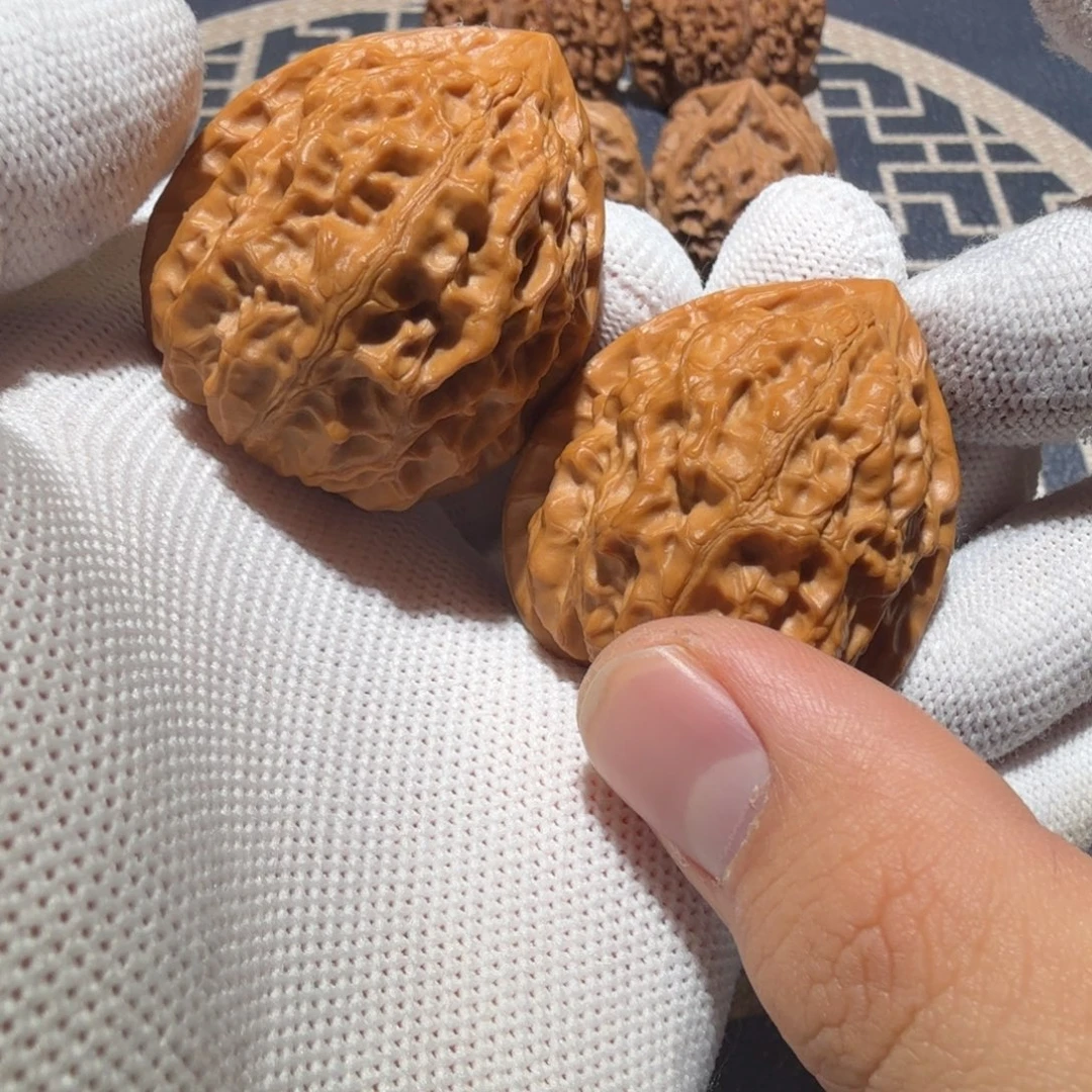 文玩核桃吊坠平谷金牛