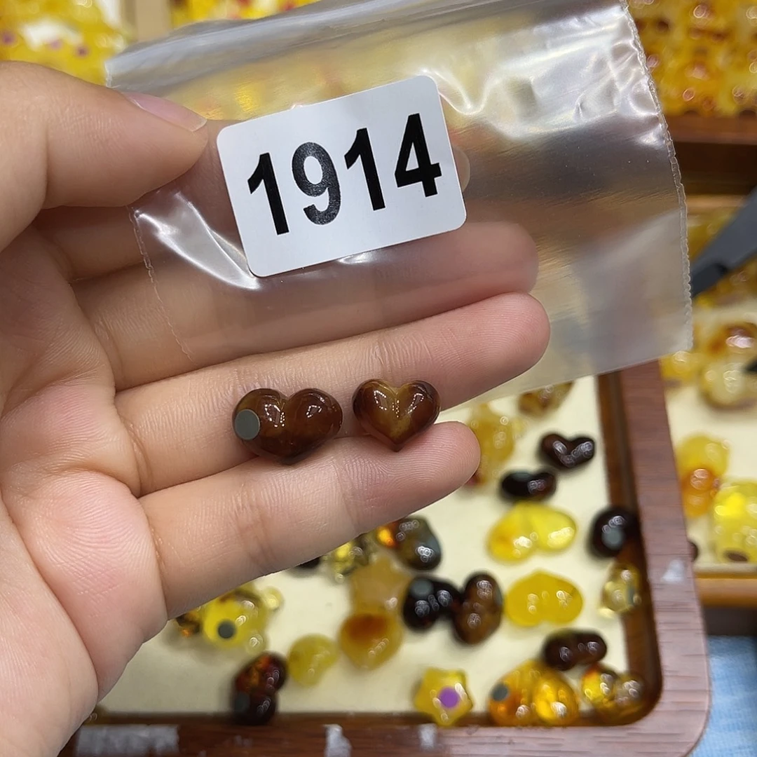 睿***蕊琥珀未镶嵌珠宝奇石