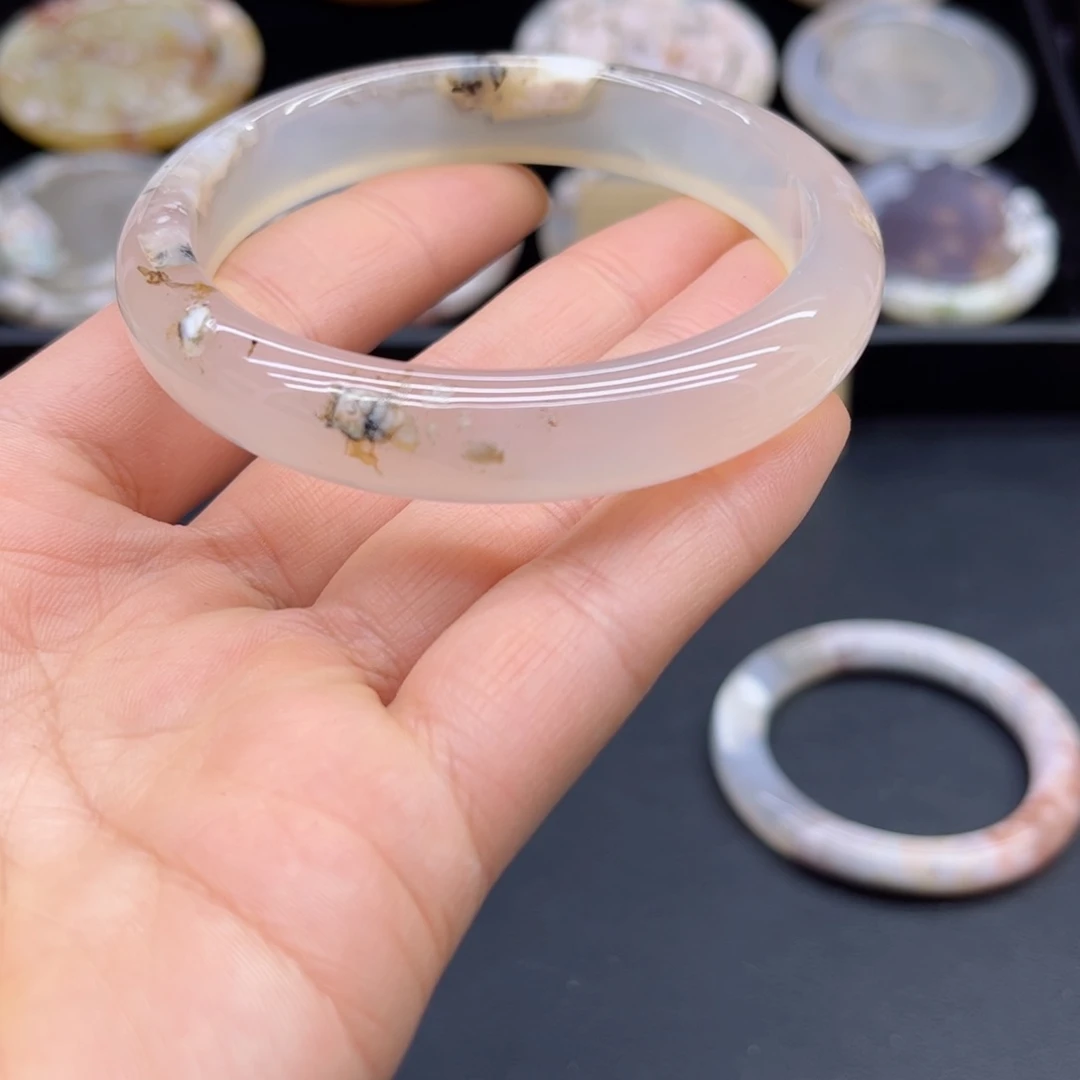 玛瑙/玉髓手镯未镶嵌61