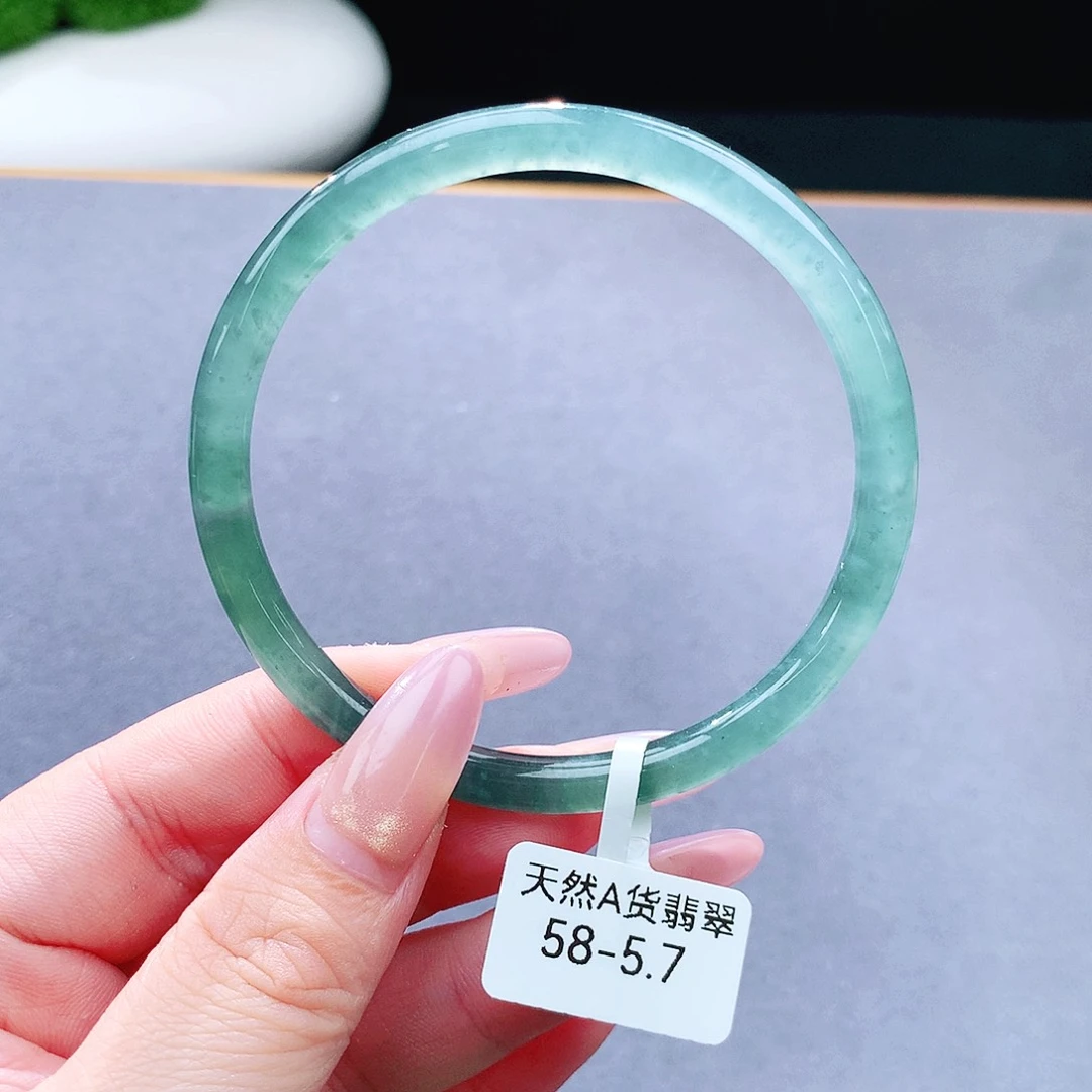 未镶嵌手镯（圆镯）翡翠