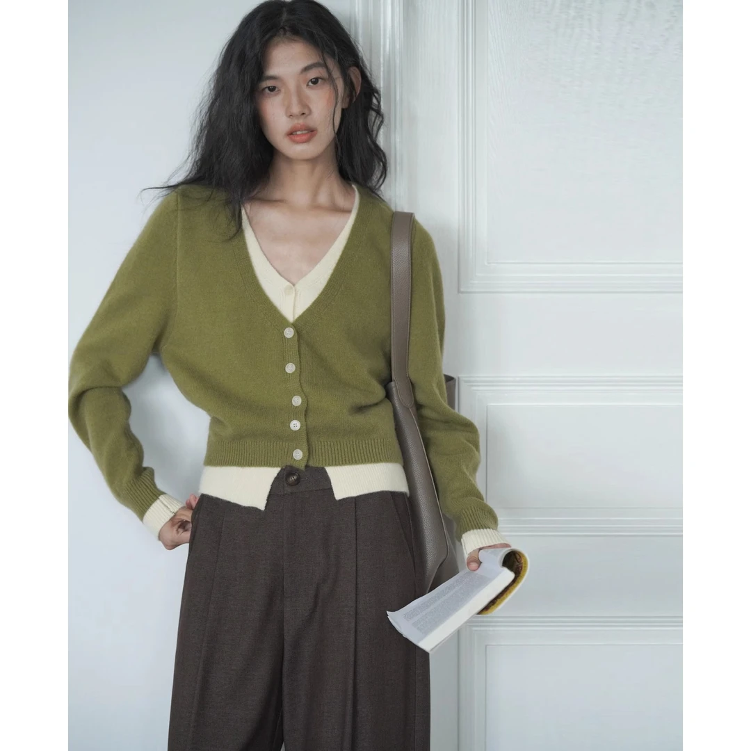 韩系绿色假两件V领针织开衫上衣女春秋内搭打底衫高级感毛衣外套