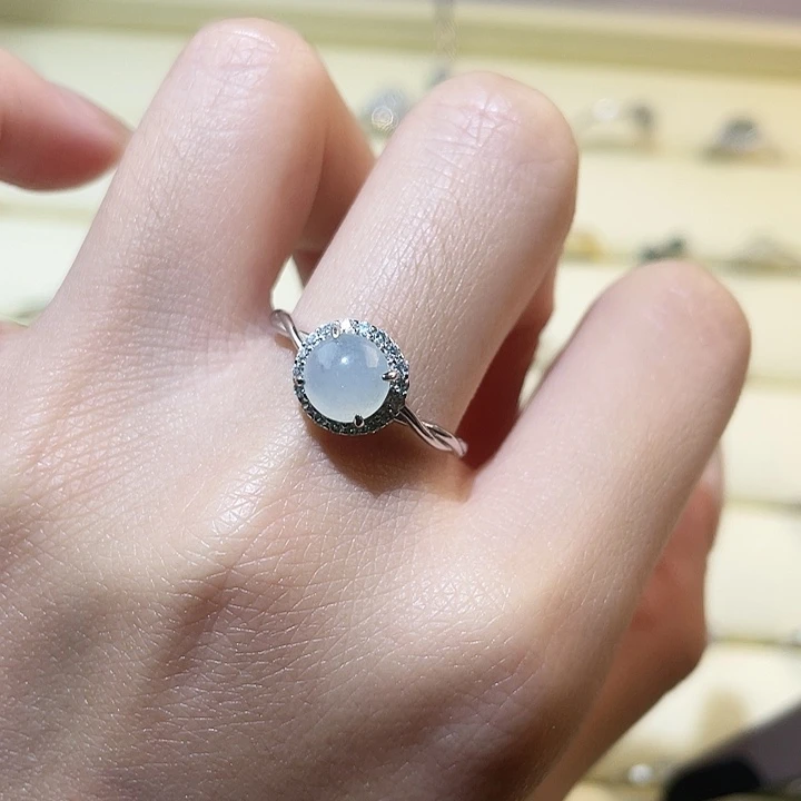 翡翠未镶嵌颈饰戒指