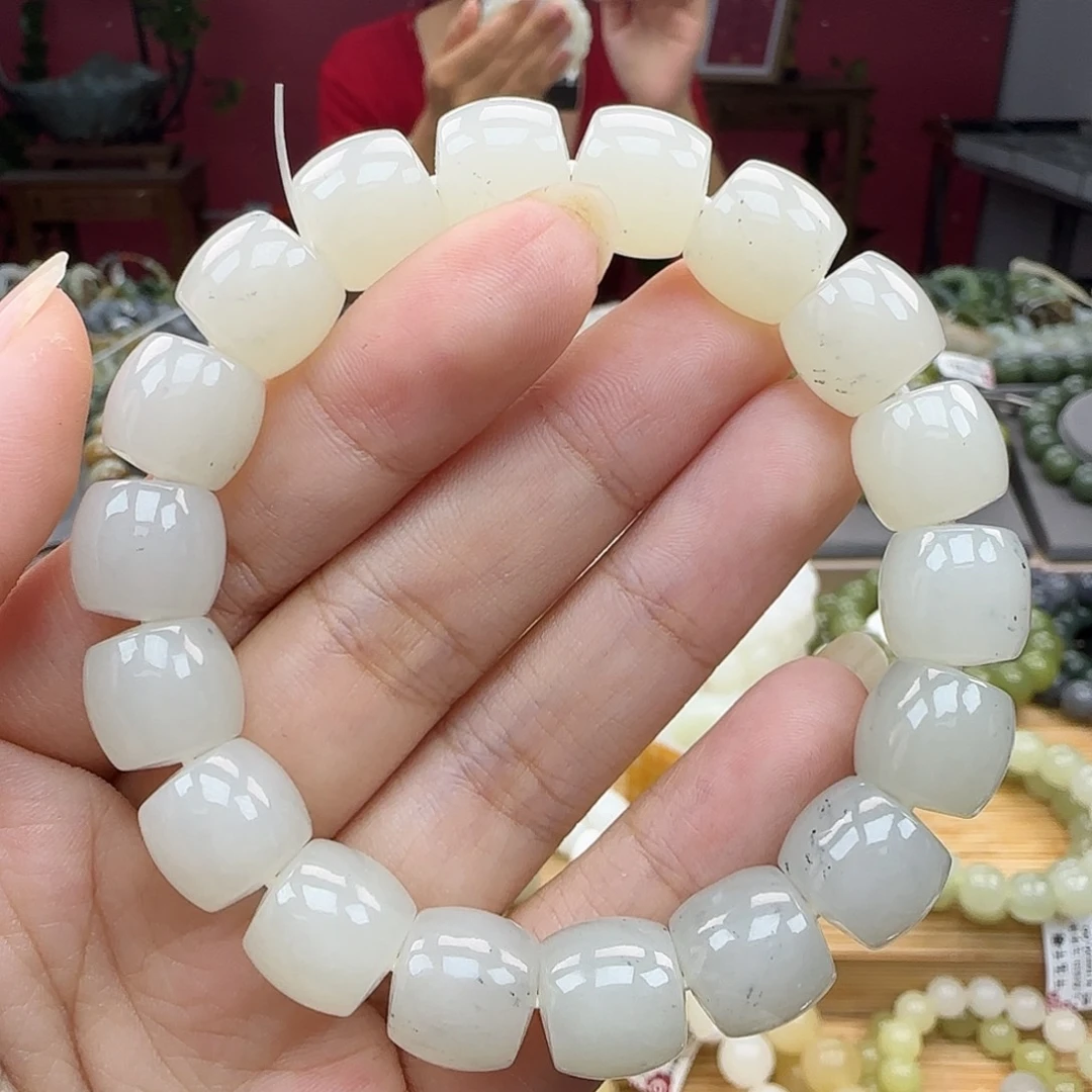 手串未镶嵌和田玉黑山12。 有平头