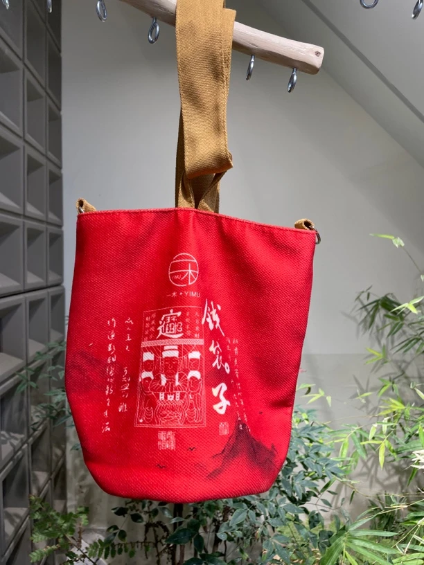 红色手提可斜挎休闲包