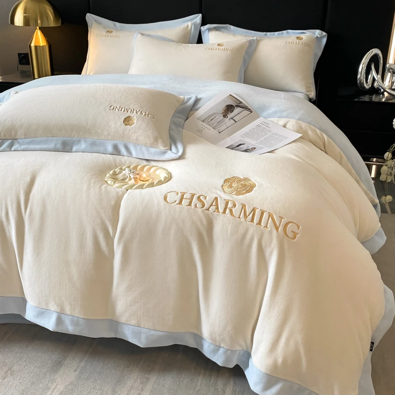 高密消光宽边拼角纯色牛奶绒四件套双拼绣花双面被套床单床笠