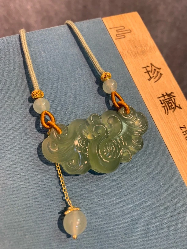 【有凤来仪 生生不息】色标极青草绿冰底岫玉凤凰吊坠 显白通勤百搭