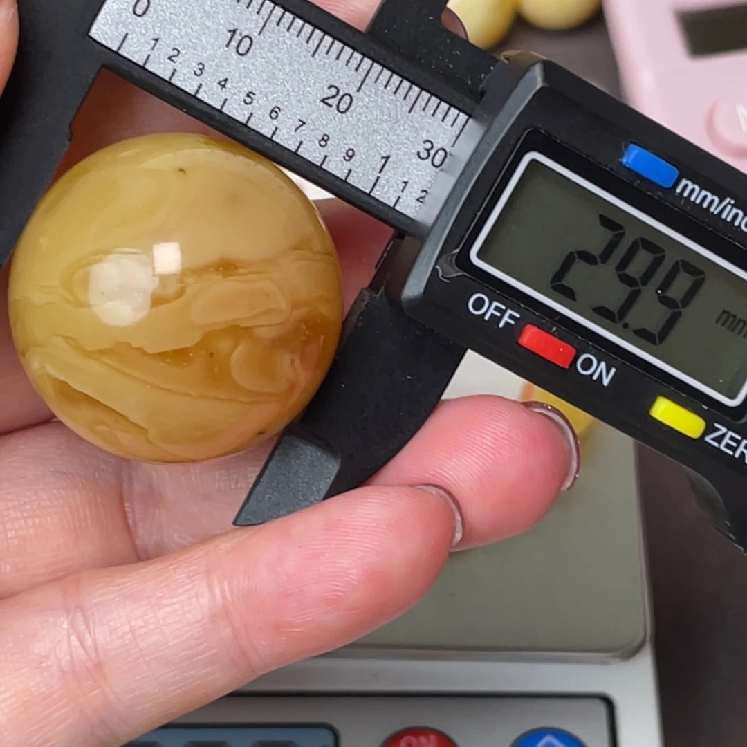 未镶嵌琥珀裸石微瑕169