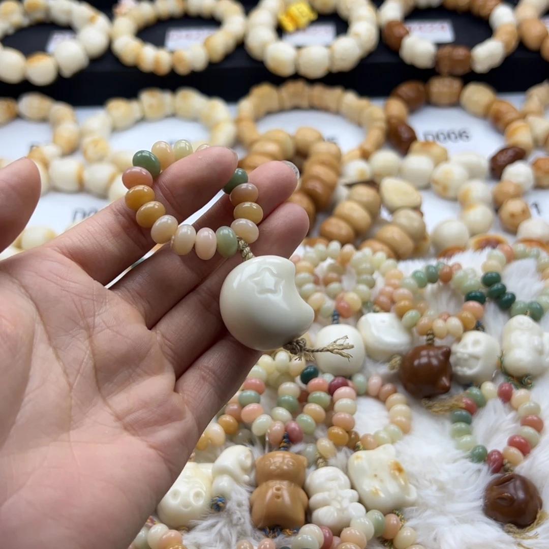 吊坠白玉菩提瑕疵