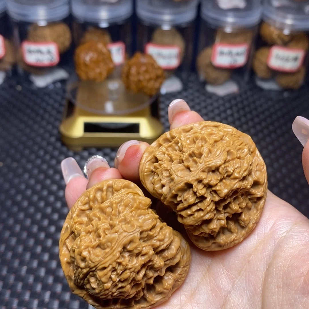 文玩核桃吊坠南疆石45.8
