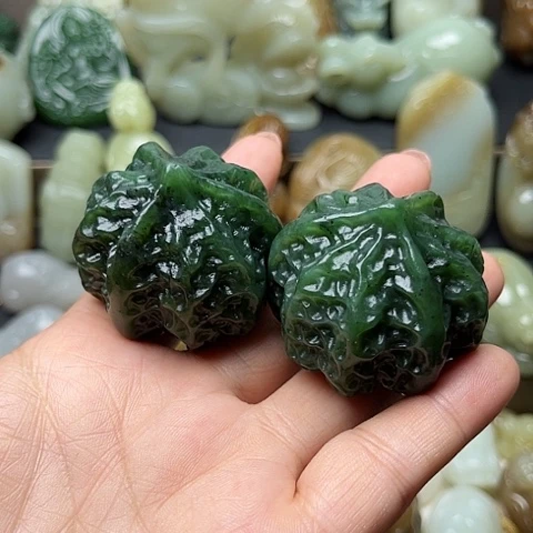 和田玉未镶嵌颈饰浪*哥