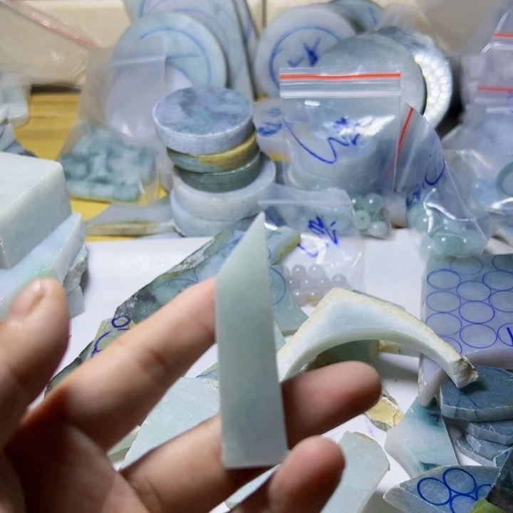 颈饰未镶嵌翡翠平**乐