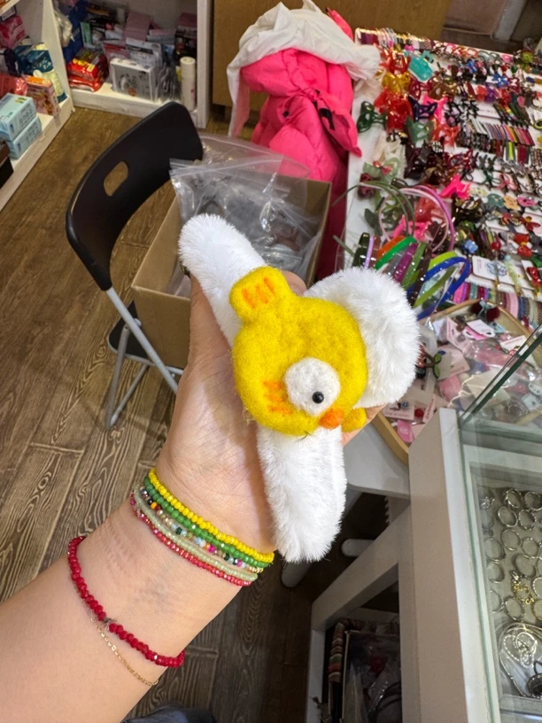 小鱼白色毛毛发抓