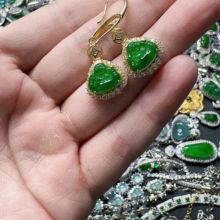 翡翠颈饰未镶嵌天然A货翡翠放漏