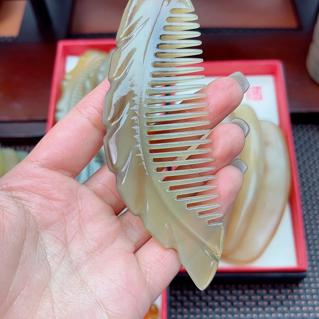 纯手工制作纯牛角梳子