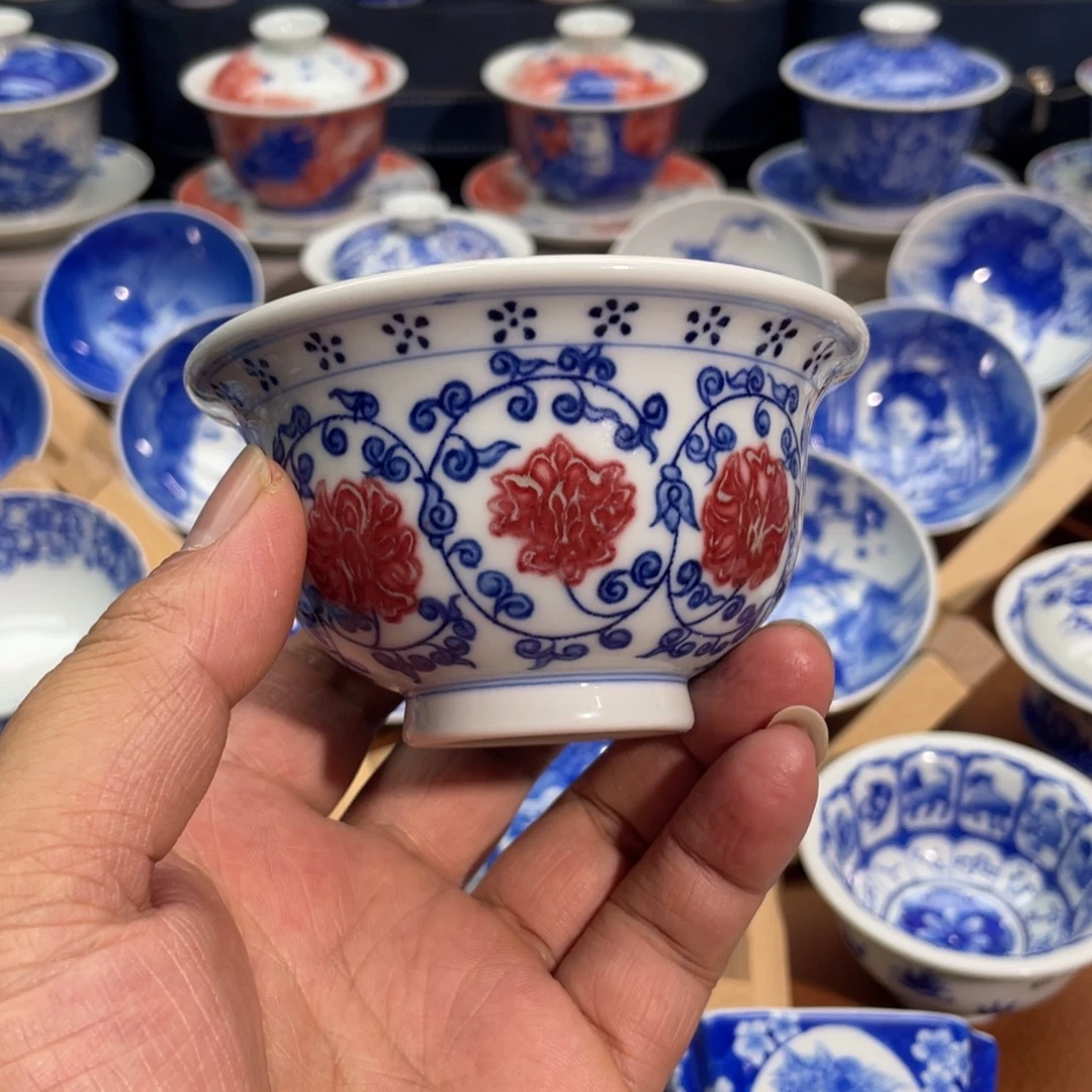 青花釉里红缠枝莲压手杯