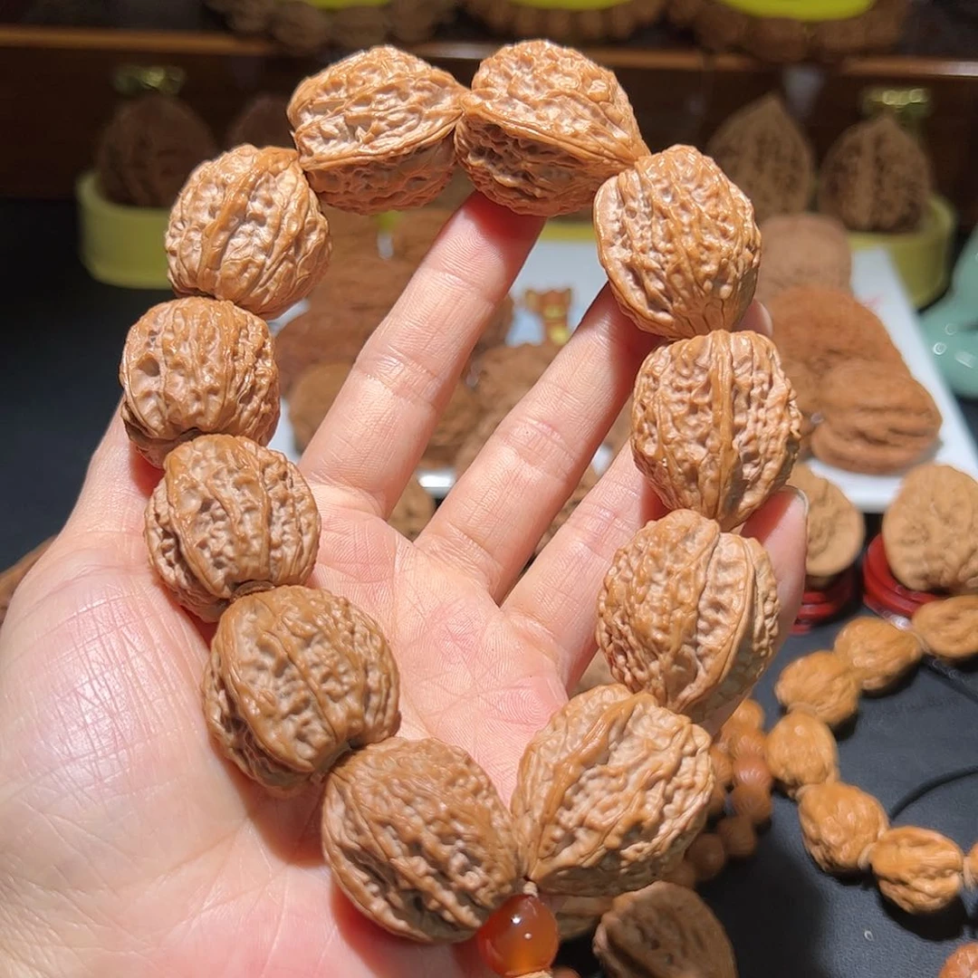 文玩核桃把件?**落钻山鼠手持