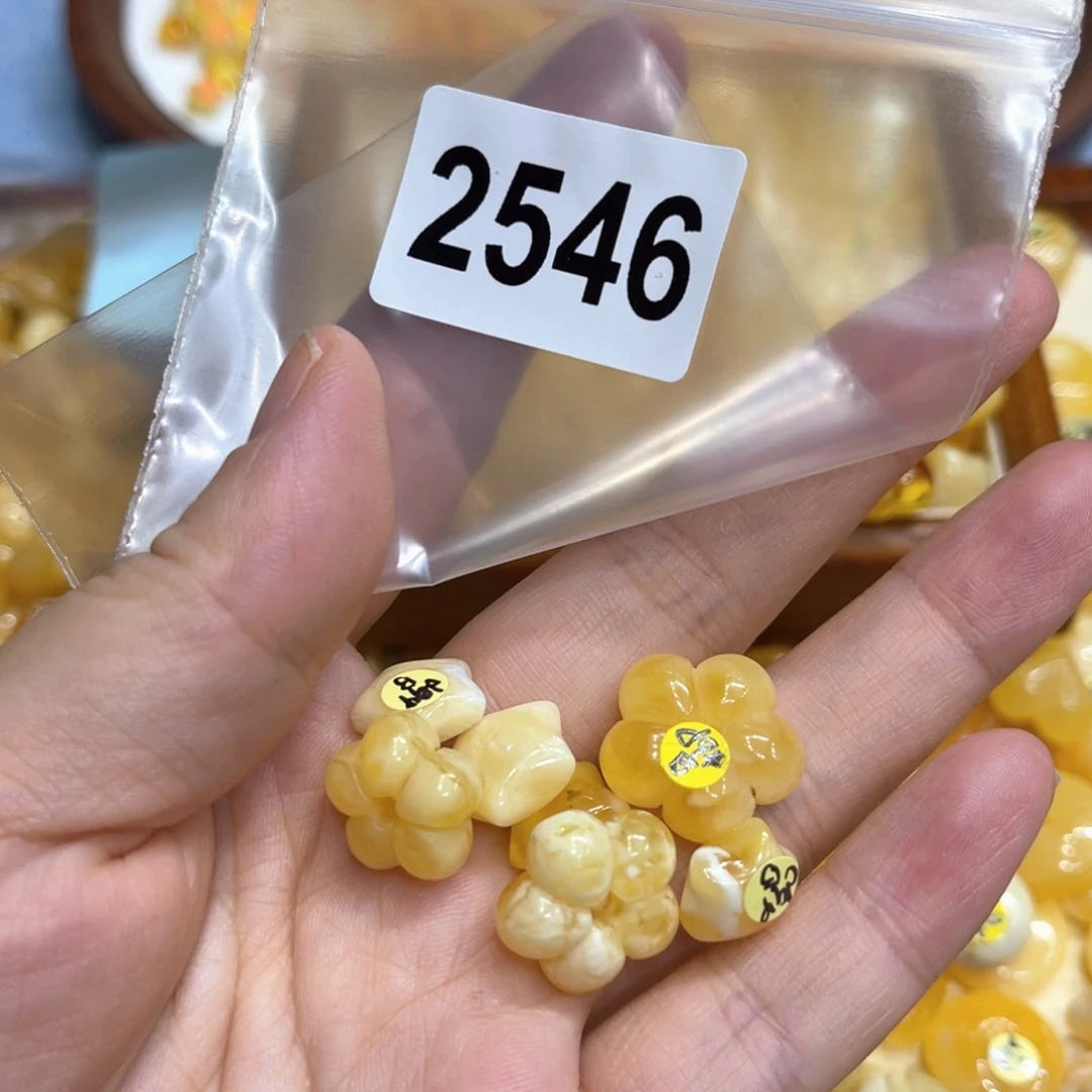莹***儿琥珀未镶嵌珠宝奇石