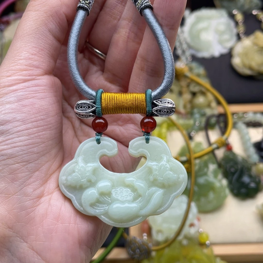 蛇纹石玉颈饰未镶嵌