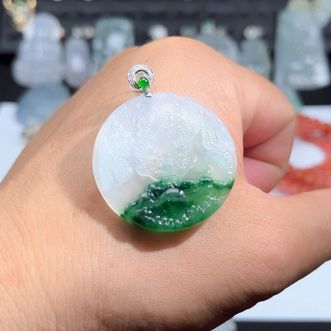 翡翠18K金镶嵌颈饰圆形糯冰种飘翠龙