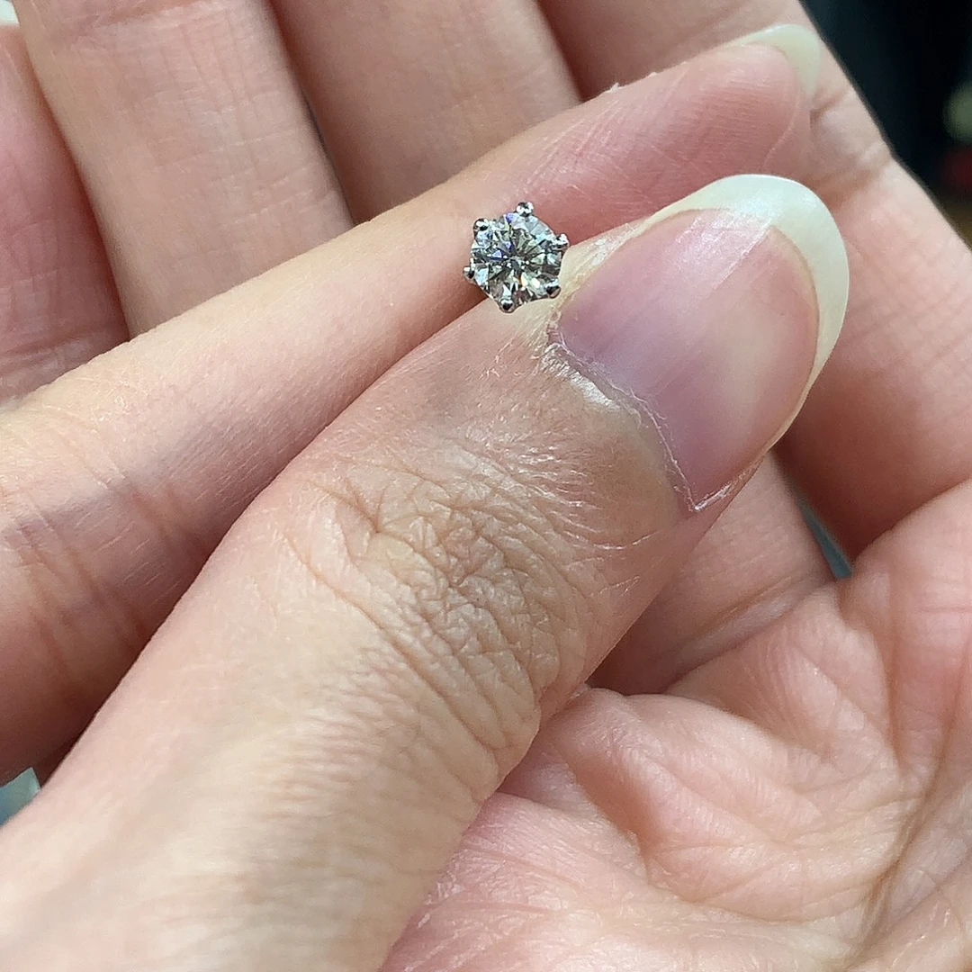 慧***慧钻石耳饰18K金镶嵌18k金天然钻石三十分耳钉