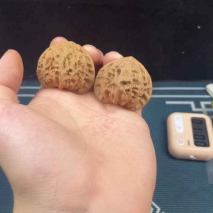 Z***。吊坠文玩核桃哈哈哈哈哈哈哈哈哈