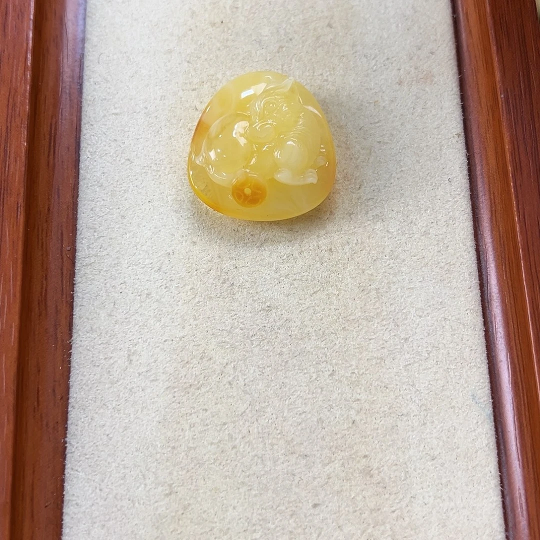 蜜蜡未镶嵌珠宝奇石