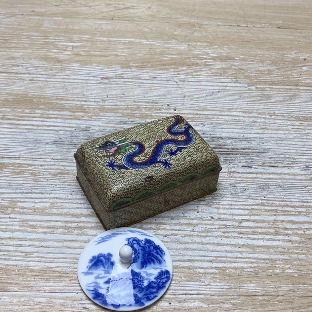 瓷片和****古密密麻麻的一页书